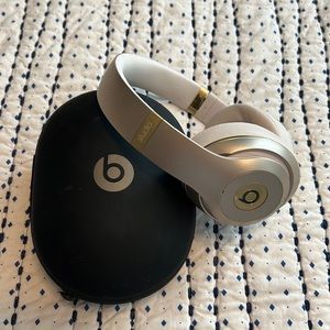 Wireless Beats Studios